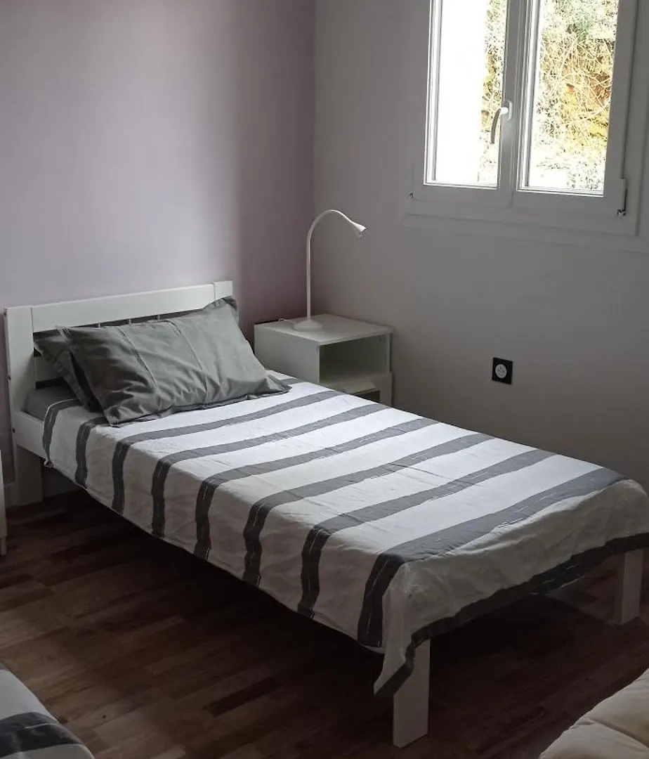 Gite Au Pied Du Grand Cedre Vesseaux Hébergement de vacances