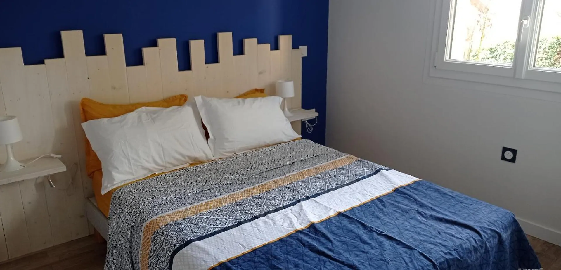 Gite Au Pied Du Grand Cedre Vesseaux Hébergement de vacances